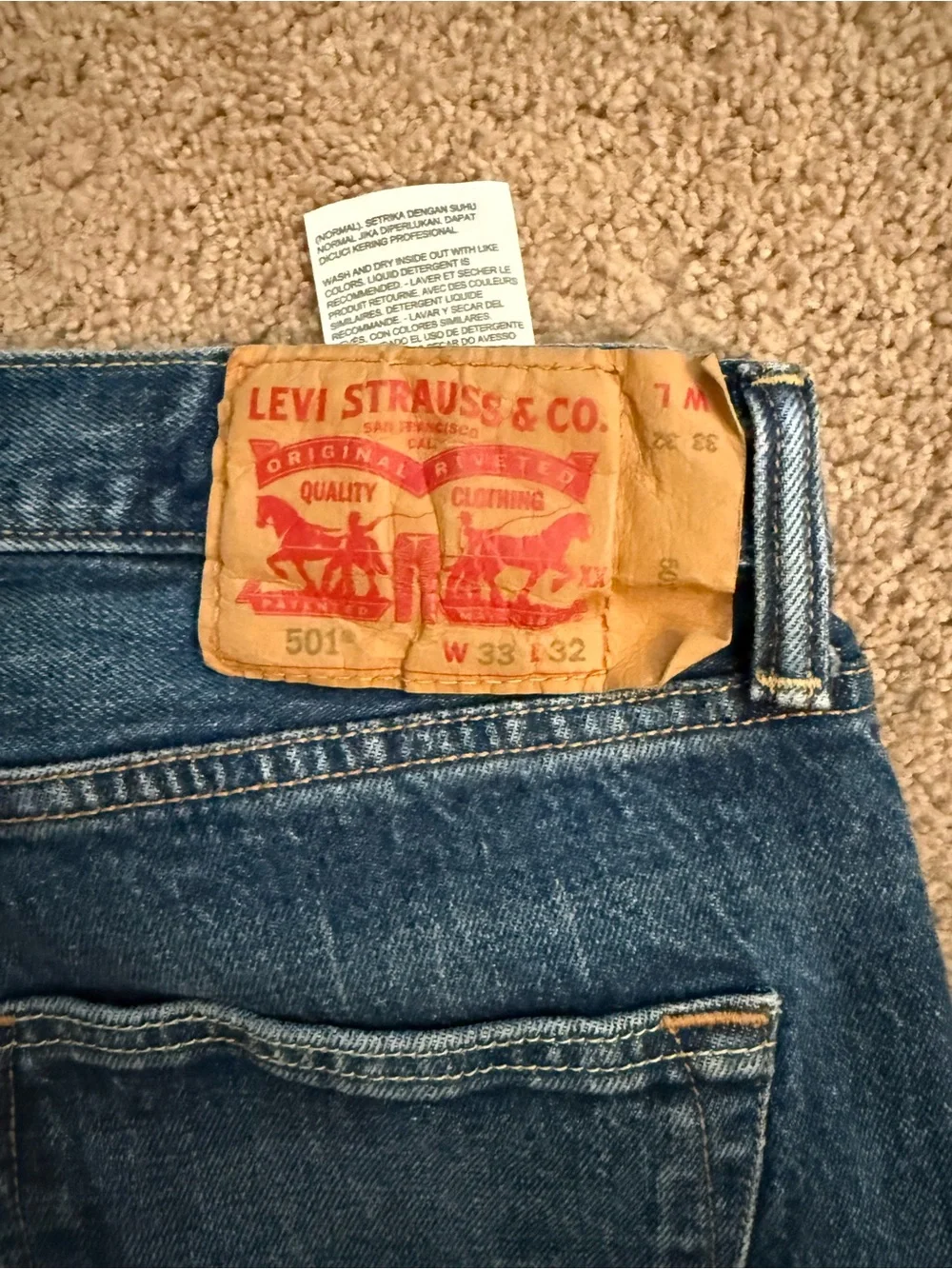 Levi's Men's Classic Straight Jeans in Medium Blue Denim